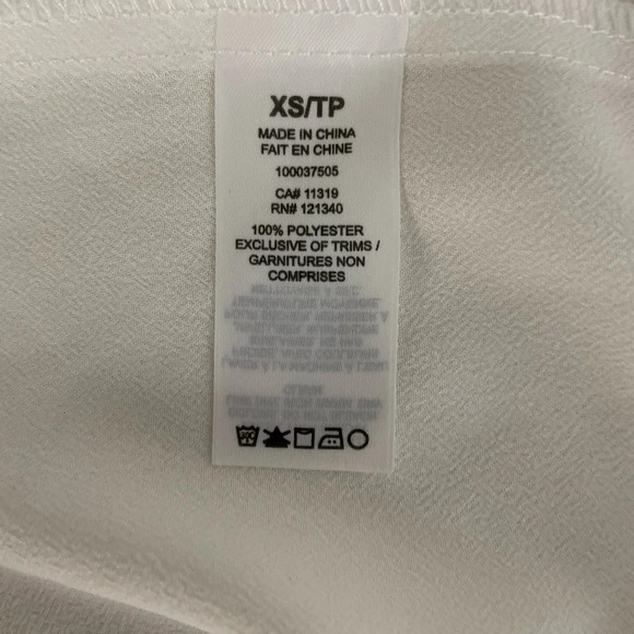 Dynamite Sleeveless Top Size XS White V-neckline Pleated Detail Neutral Basic - Picture 5 of 8